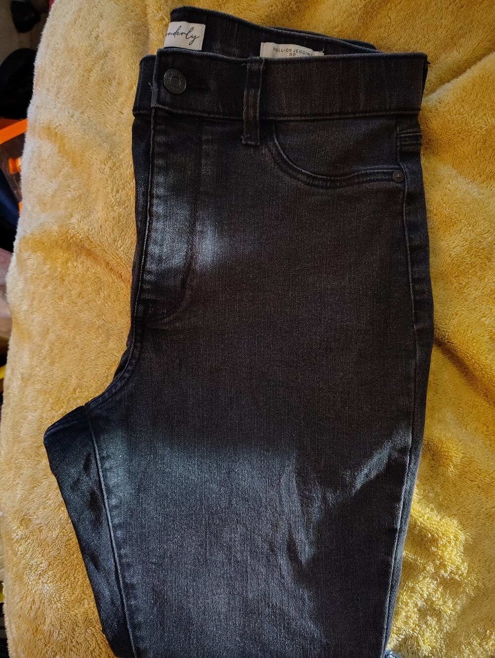 Wonderly Skinny Jeans in Dark Charcoal Black